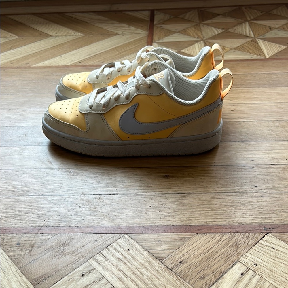 Nike Kids Sneakers in Yellow and Cream